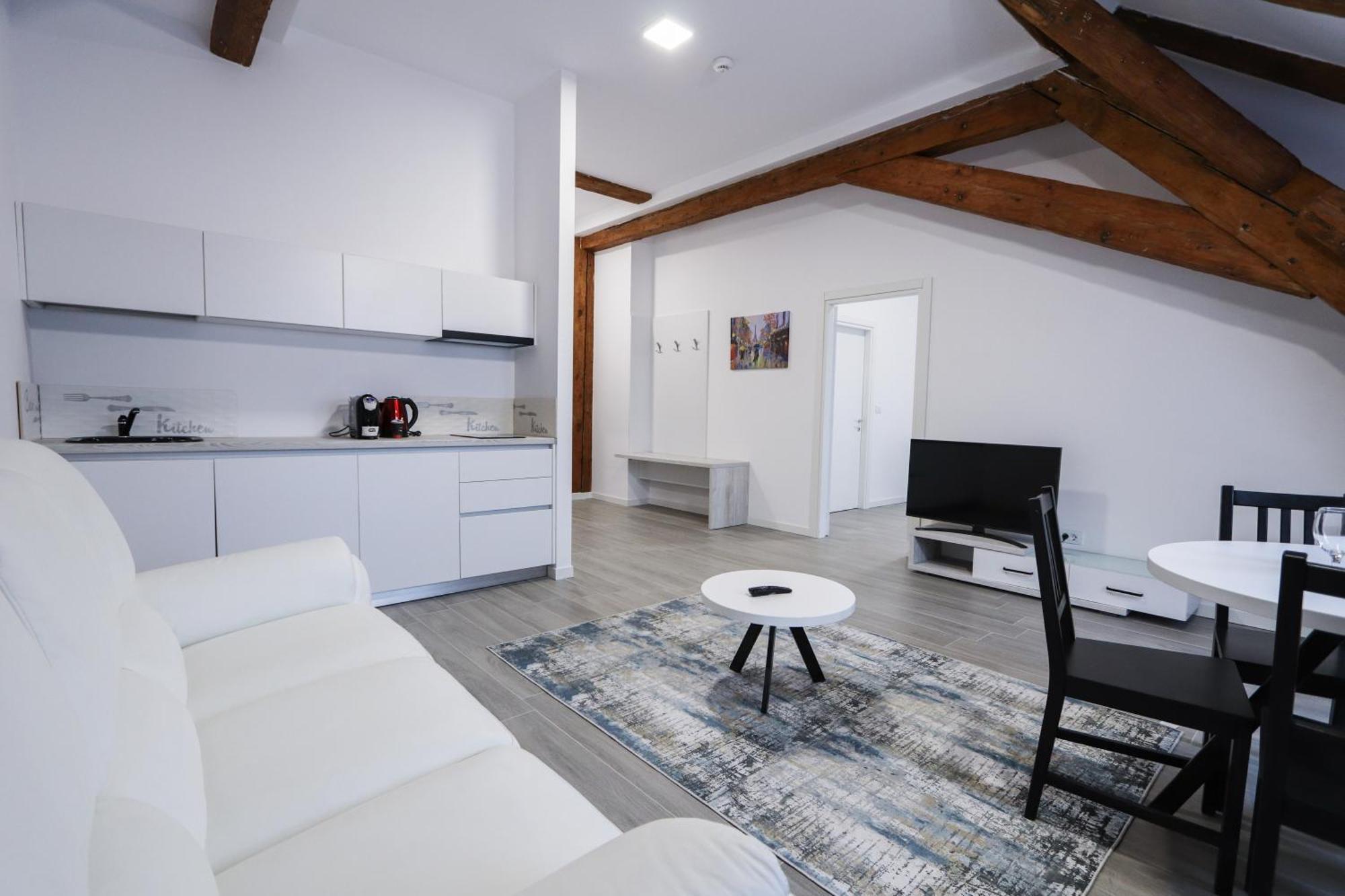 Palatul Lugoj Apartment Exterior photo